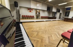 Sala gabinetowa z pianinem na wynajem - 80m2 - RYNEKprzestrzen.pl